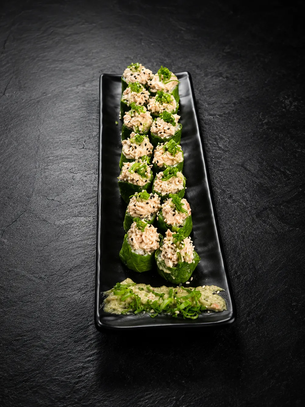 Presentación fotográfica de sushi, referencia visual